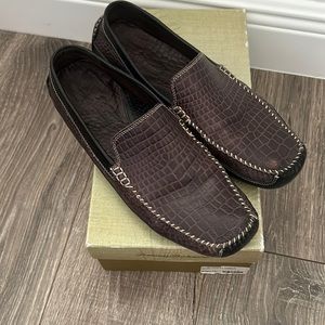 Men’s brown leather loafers by Tommy Bahama size 11